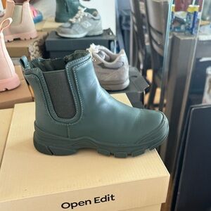 Toddler Open Edit boots size 10